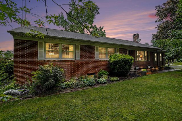 2226 HARNEY RD, Littlestown, PA 17340