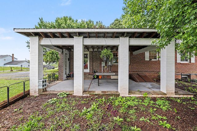 2226 HARNEY RD, Littlestown, PA 17340