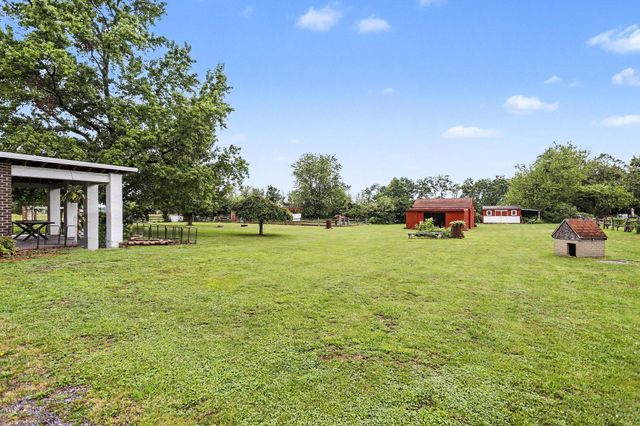 2226 HARNEY RD, Littlestown, PA 17340