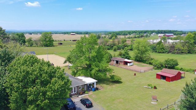2226 HARNEY RD, Littlestown, PA 17340