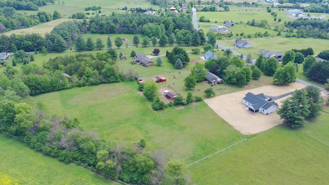 2226 HARNEY RD, Littlestown, PA 17340