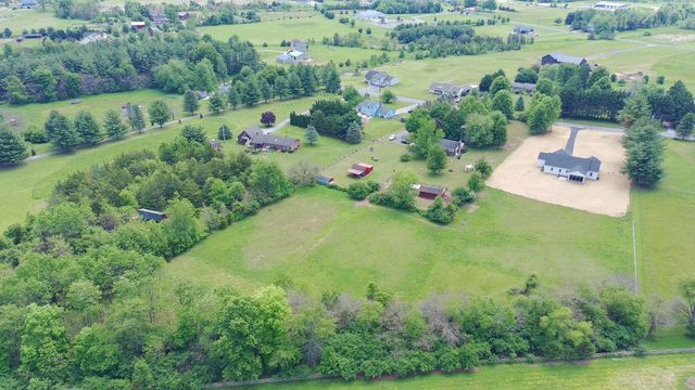 2226 HARNEY RD, Littlestown, PA 17340