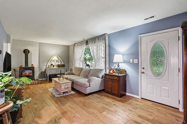 2226 HARNEY RD, Littlestown, PA 17340