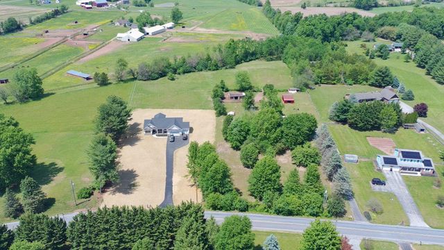 2226 HARNEY RD, Littlestown, PA 17340