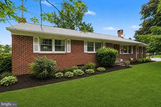 2226 HARNEY RD, Littlestown, PA 17340