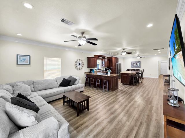 873 Townsend Drive, Crystal Beach, TX 77650