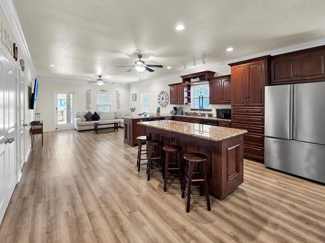873 Townsend Drive, Crystal Beach, TX 77650