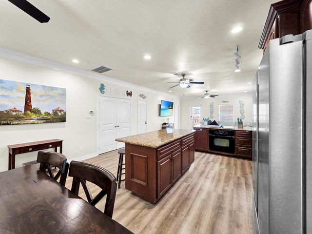 873 Townsend Drive, Crystal Beach, TX 77650