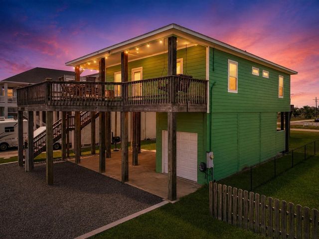 873 Townsend Drive, Crystal Beach, TX 77650