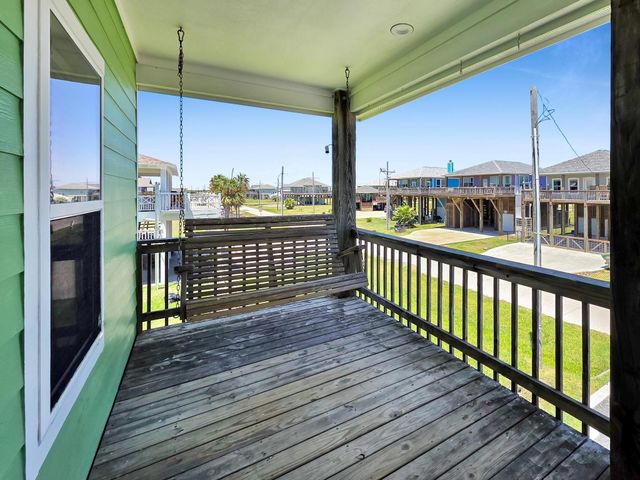 873 Townsend Drive, Crystal Beach, TX 77650