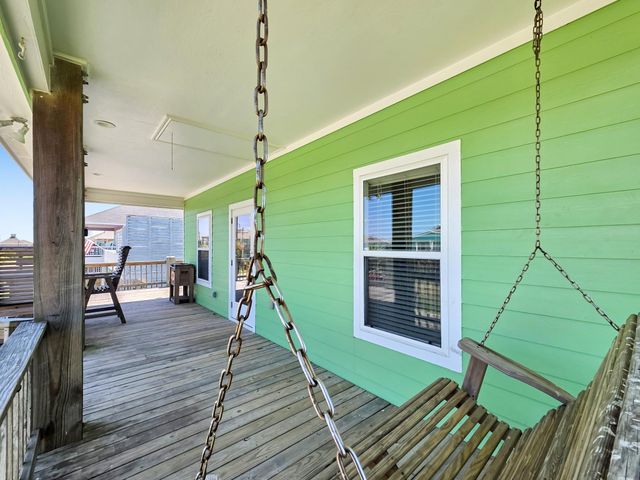 873 Townsend Drive, Crystal Beach, TX 77650