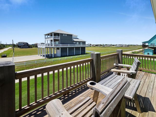 873 Townsend Drive, Crystal Beach, TX 77650