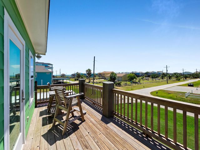873 Townsend Drive, Crystal Beach, TX 77650