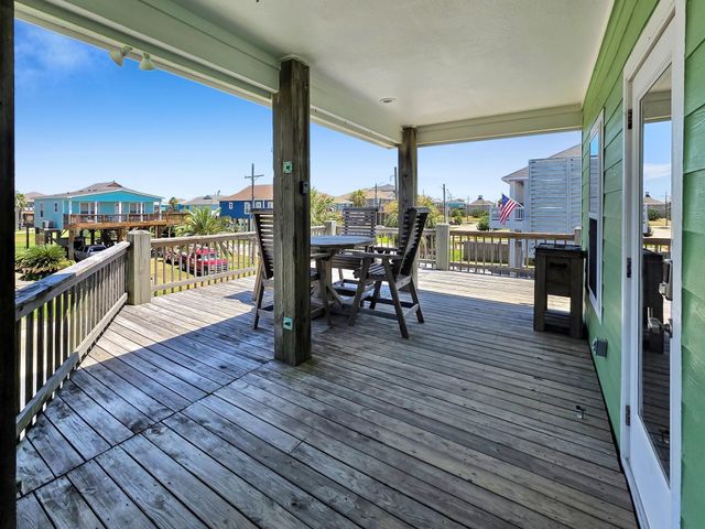 873 Townsend Drive, Crystal Beach, TX 77650