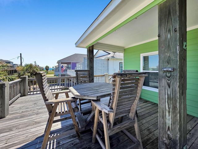 873 Townsend Drive, Crystal Beach, TX 77650