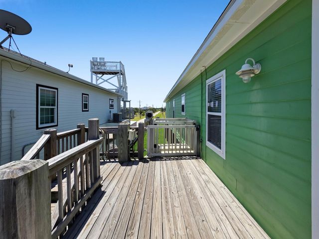 873 Townsend Drive, Crystal Beach, TX 77650