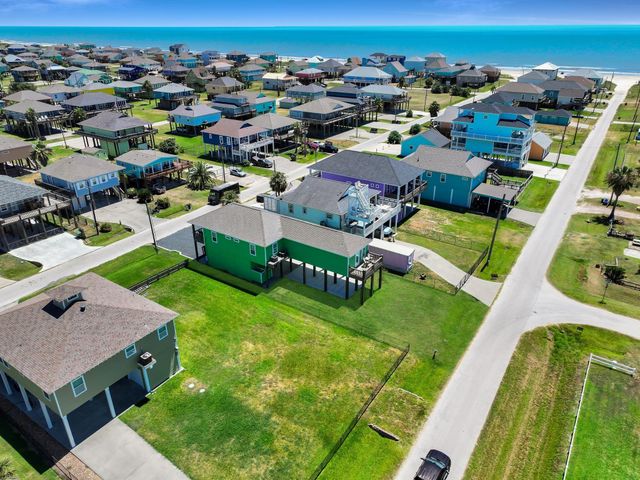 873 Townsend Drive, Crystal Beach, TX 77650
