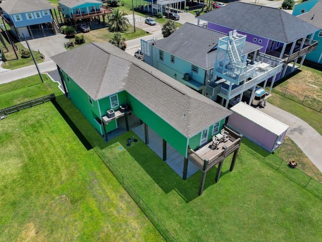 873 Townsend Drive, Crystal Beach, TX 77650