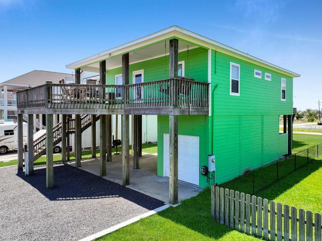 873 Townsend Drive, Crystal Beach, TX 77650
