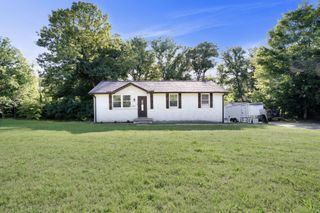 412 Hilltop Dr, Clarksville, TN 37040