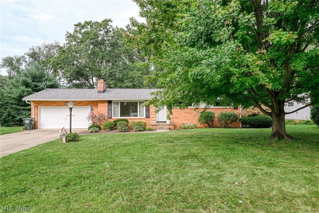 5665 Echodell Avenue NW, North Canton, OH 44720