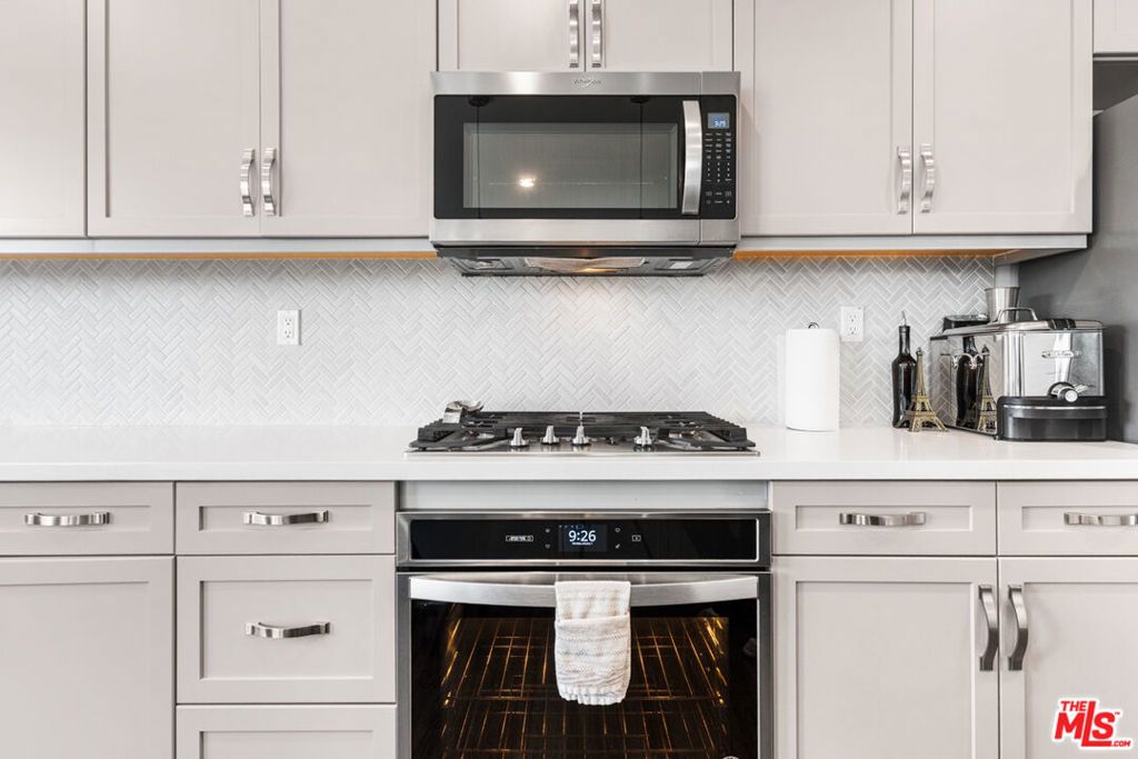 Image 12 of property listing at 17105 Zion Drive, Canyon Country, CA 91387