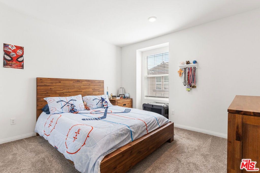 Image 18 of property listing at 17105 Zion Drive, Canyon Country, CA 91387