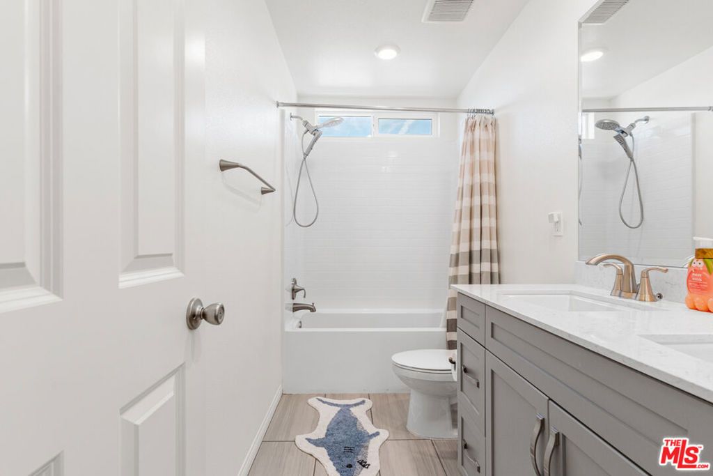 Image 19 of property listing at 17105 Zion Drive, Canyon Country, CA 91387