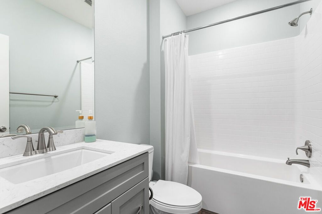 Image 22 of property listing at 17105 Zion Drive, Canyon Country, CA 91387