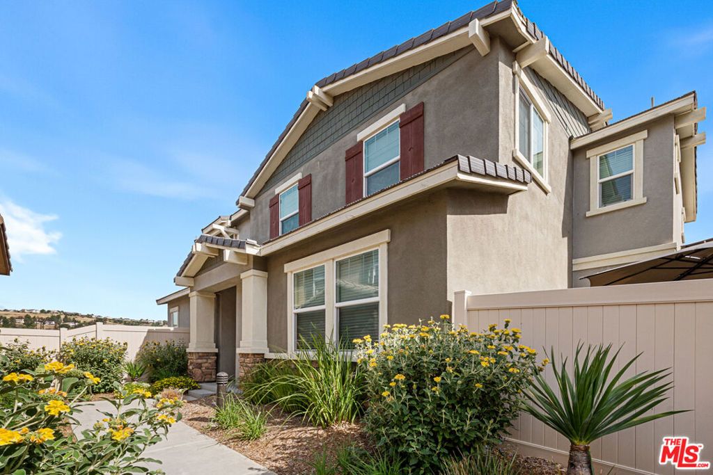 Image 3 of property listing at 17105 Zion Drive, Canyon Country, CA 91387