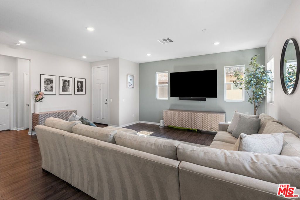 Image 8 of property listing at 17105 Zion Drive, Canyon Country, CA 91387