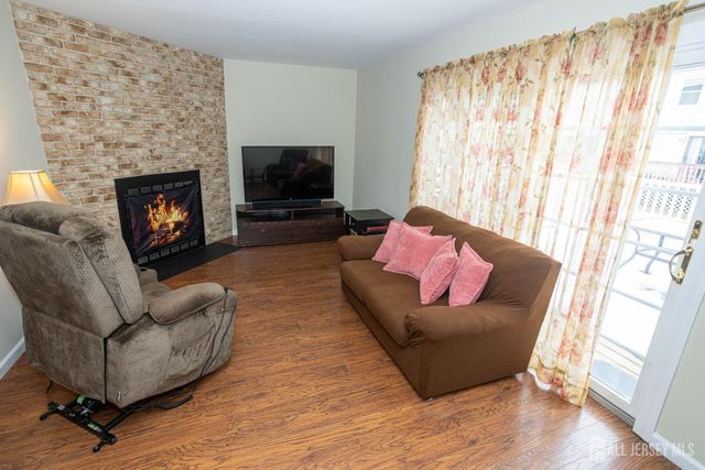 21 Rosewood Court, Sayreville, NJ 08872