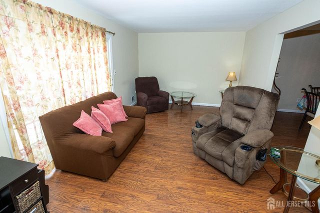 21 Rosewood Court, Sayreville, NJ 08872