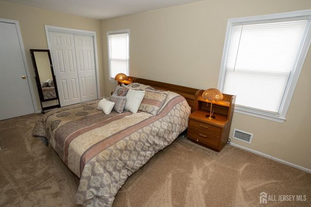 21 Rosewood Court, Sayreville, NJ 08872