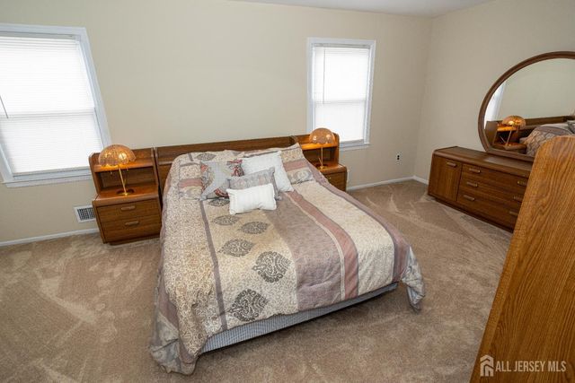 21 Rosewood Court, Sayreville, NJ 08872