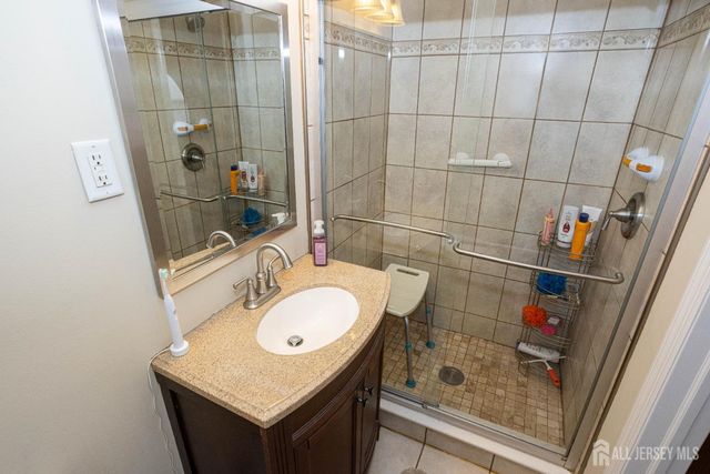 21 Rosewood Court, Sayreville, NJ 08872