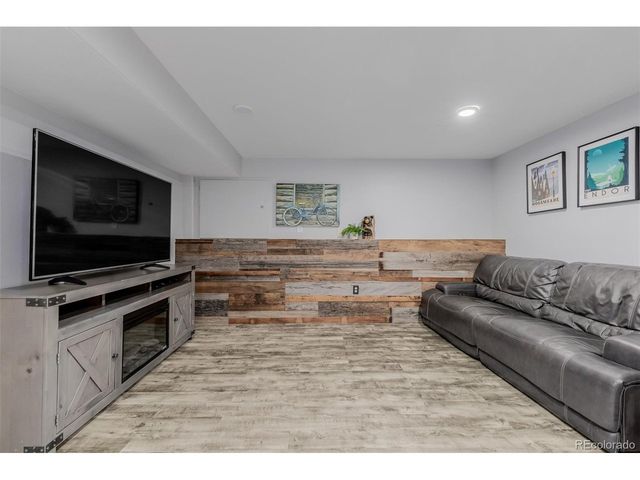 2112 Primrose Ln, Erie, CO 80516