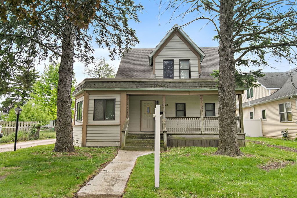1302 State Street, Dekalb, IL 60115