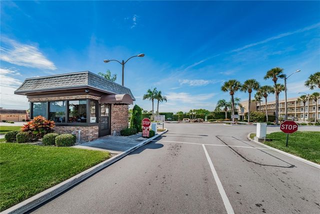 542 BOCA CIEGA POINT BOULEVARD N 2108, Madeira Beach, FL 33708