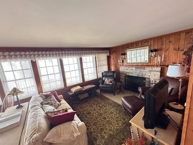 671 N Cow Path Lane, Fort Atkinson, WI 53538