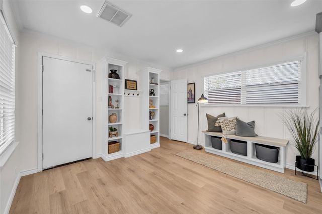 922 Innsdale Drive, Houston, TX 77076