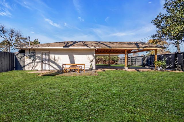 922 Innsdale Drive, Houston, TX 77076