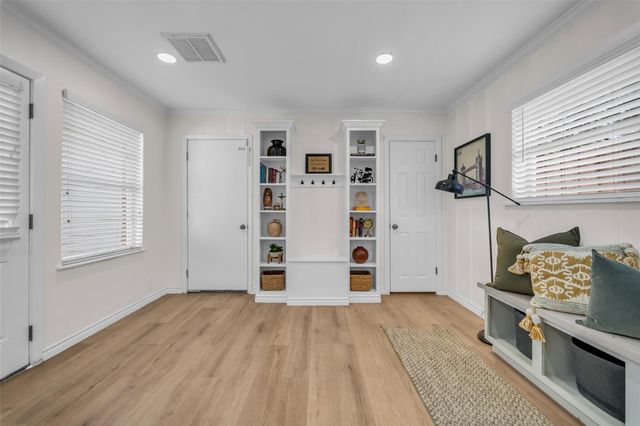 922 Innsdale Drive, Houston, TX 77076