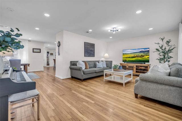 922 Innsdale Drive, Houston, TX 77076