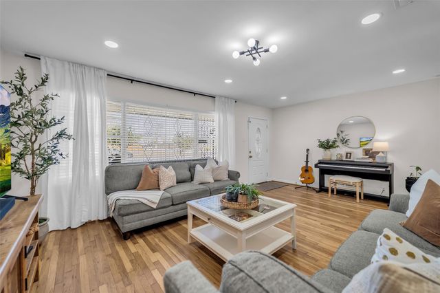 922 Innsdale Drive, Houston, TX 77076