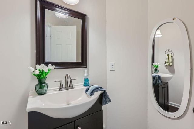 114 Mossbark Lane, Chapel Hill, NC 27514