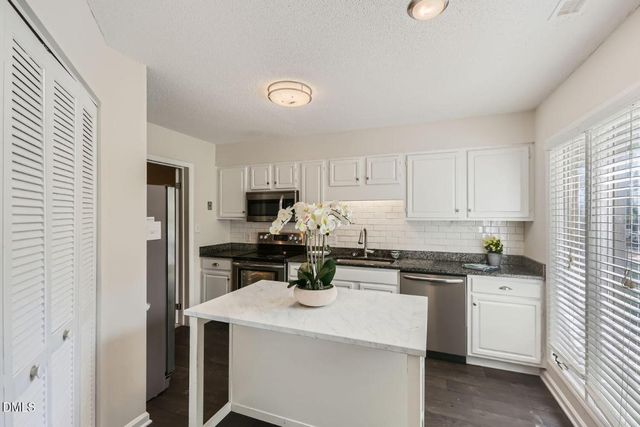 114 Mossbark Lane, Chapel Hill, NC 27514