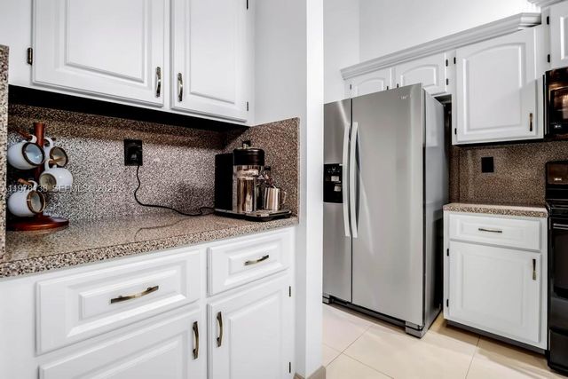 529 Lakeside Cir, Sunrise, FL 33326