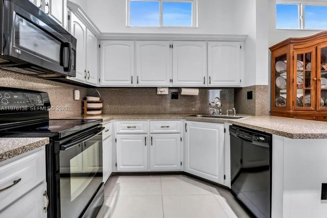 529 Lakeside Cir, Sunrise, FL 33326