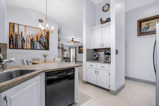 529 Lakeside Cir, Sunrise, FL 33326